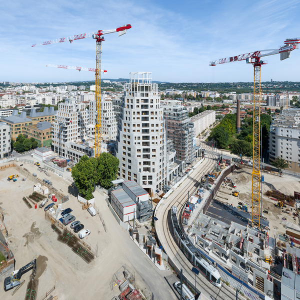 Photo aérienne de la ZAC Gratte-Ciel centre-ville à Villeurbanne avec la tour Signal.